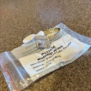 Elegant Gold and Silver Women's Ring